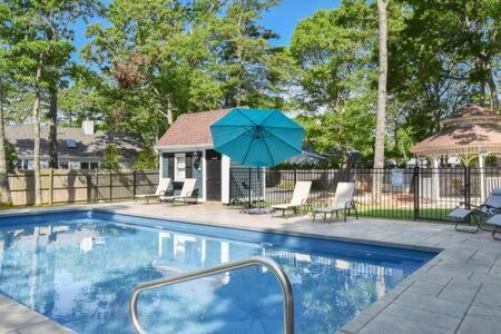 Contemporary Gem With Private Pool Villa Barnstable Exterior photo